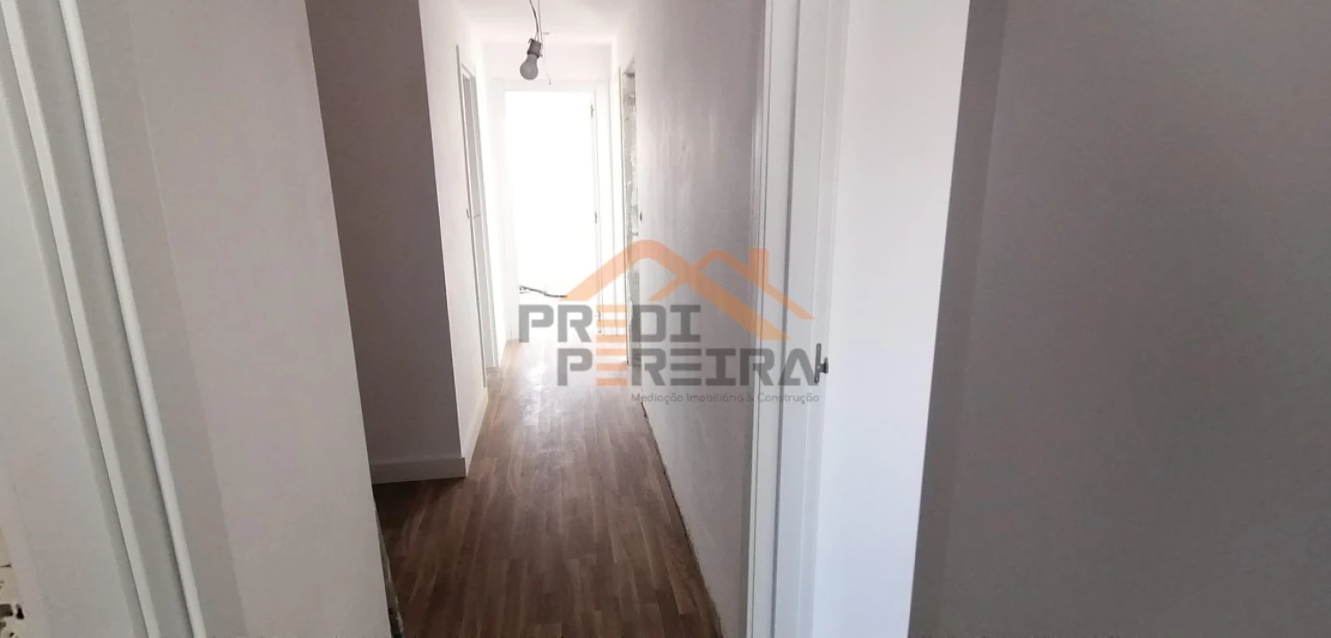 Apartamento T3 para Venda em Santo António dos Cavaleiros e Frielas Foto 9