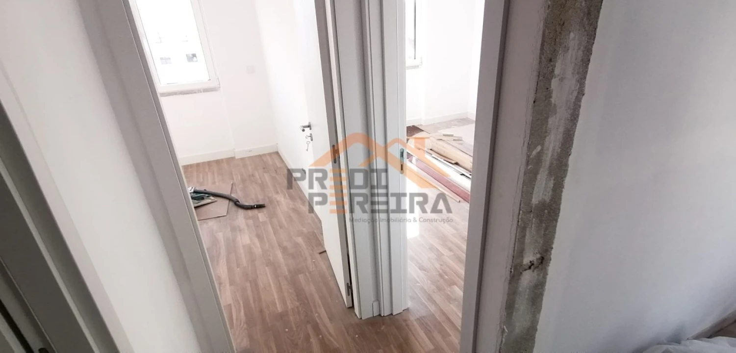 Apartamento T3 para Venda em Santo António dos Cavaleiros e Frielas Foto 8