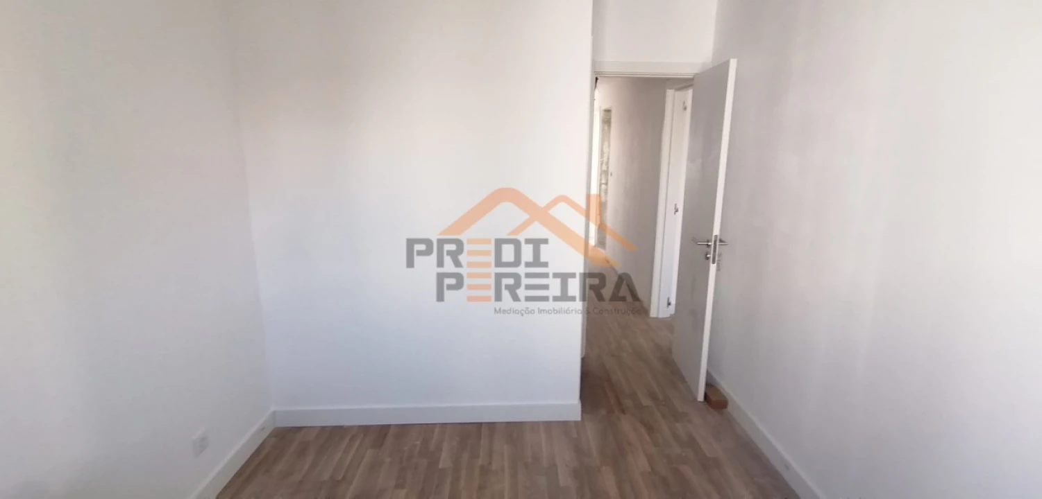 Apartamento T3 para Venda em Santo António dos Cavaleiros e Frielas Foto 10