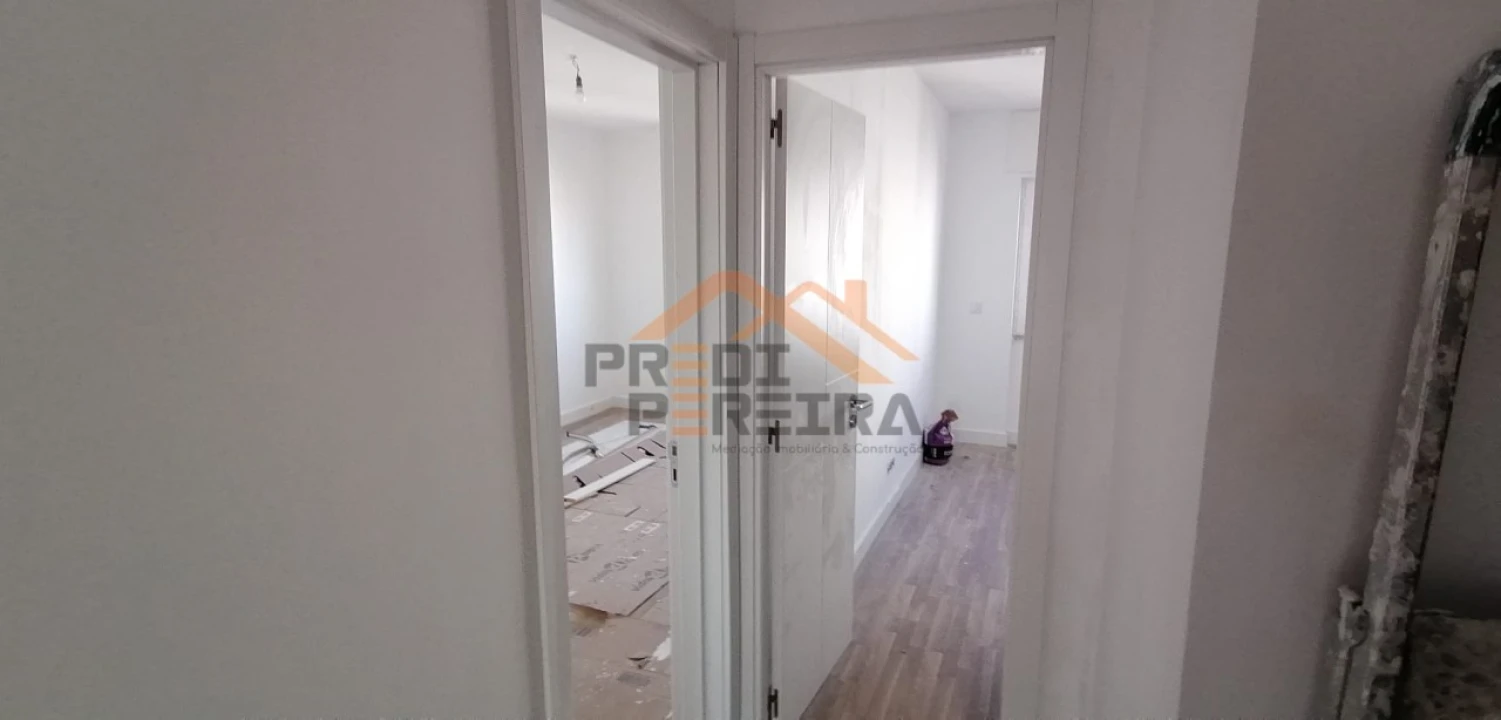 Apartamento T3 para Venda em Santo António dos Cavaleiros e Frielas Foto 11