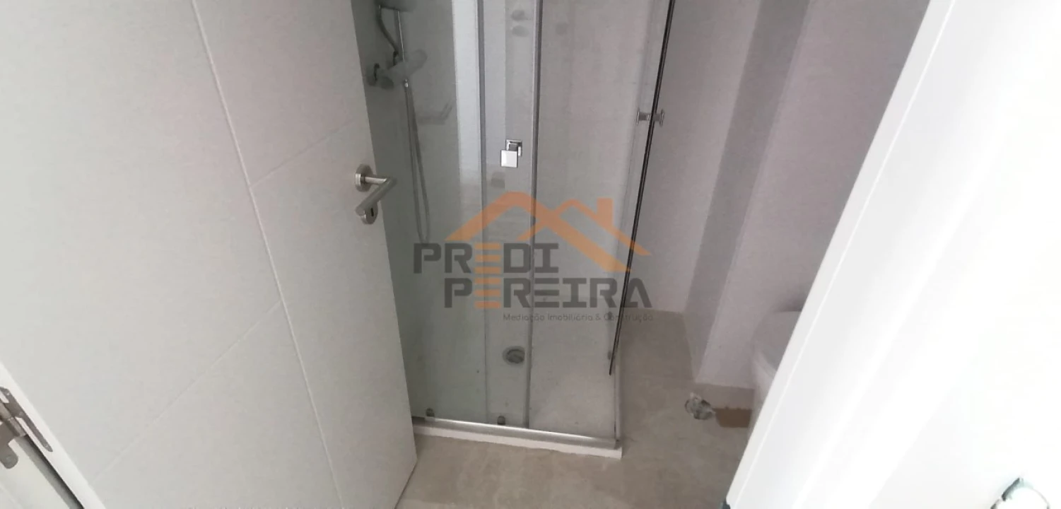 Apartamento T3 para Venda em Santo António dos Cavaleiros e Frielas Foto 7