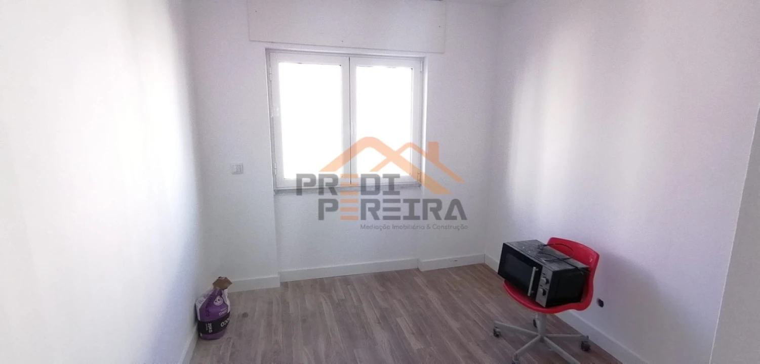 Apartamento T3 para Venda em Santo António dos Cavaleiros e Frielas Foto 12