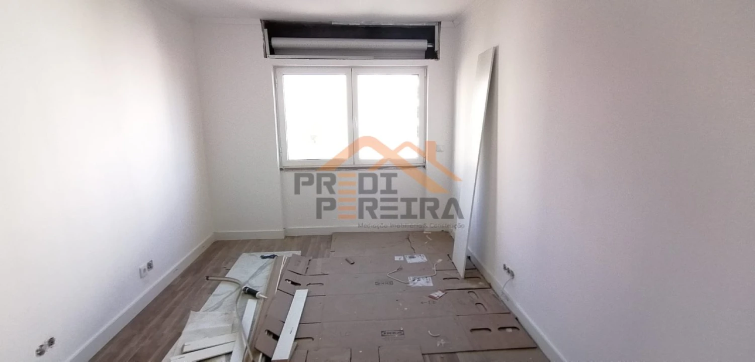 Apartamento T3 para Venda em Santo António dos Cavaleiros e Frielas Foto 13