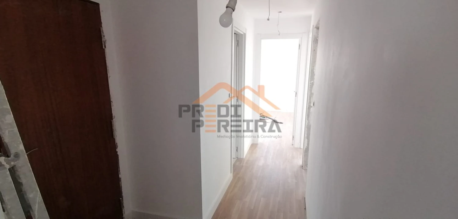 Apartamento T3 para Venda em Santo António dos Cavaleiros e Frielas Foto 14