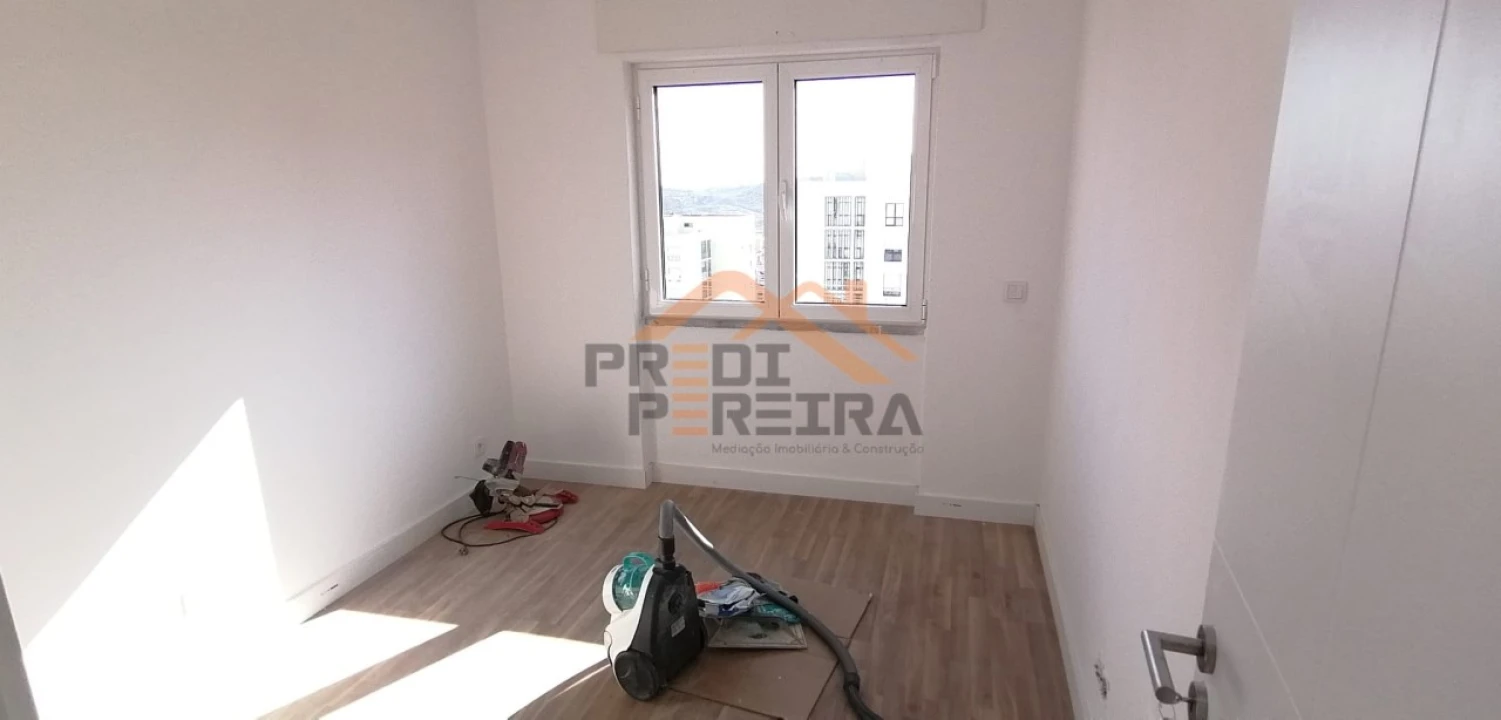 Apartamento T3 para Venda em Santo António dos Cavaleiros e Frielas Foto 15