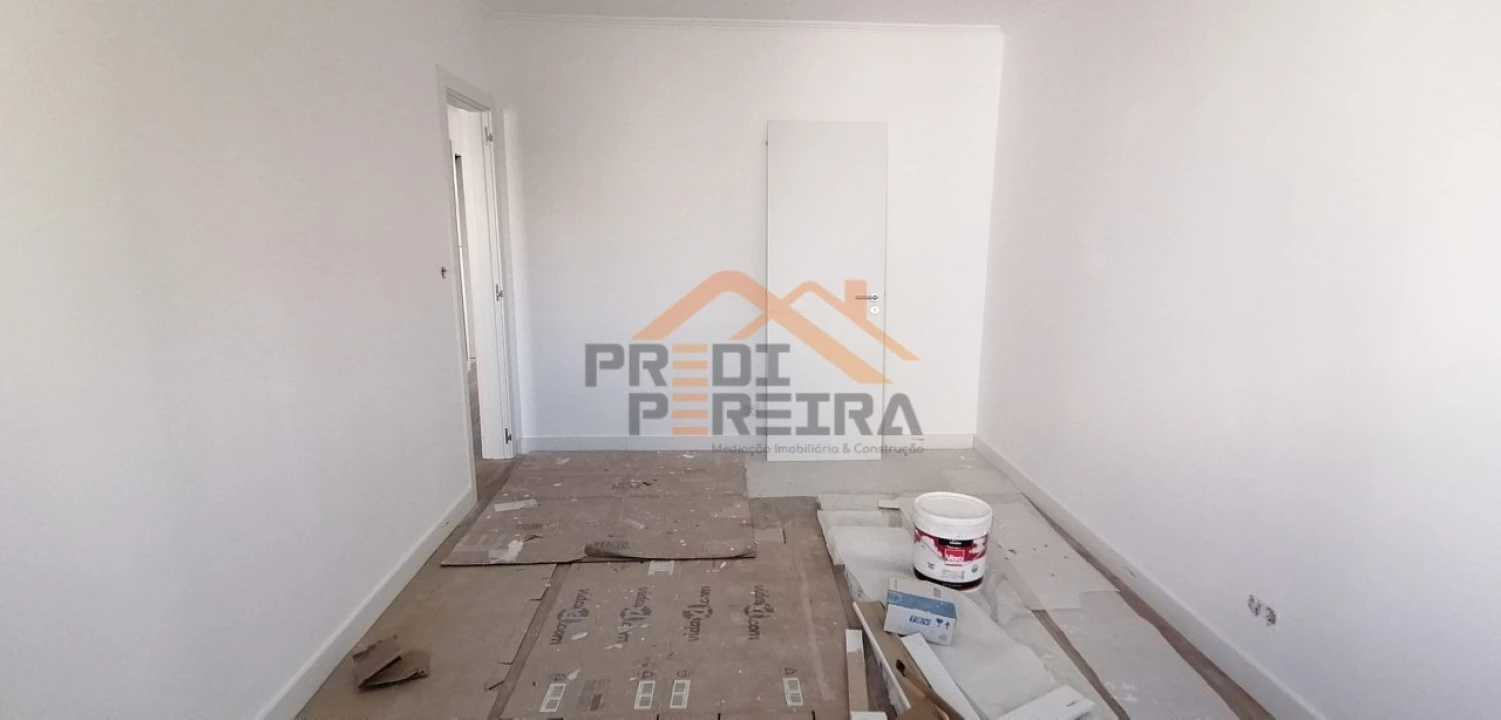 Apartamento T3 para Venda em Santo António dos Cavaleiros e Frielas Foto 16