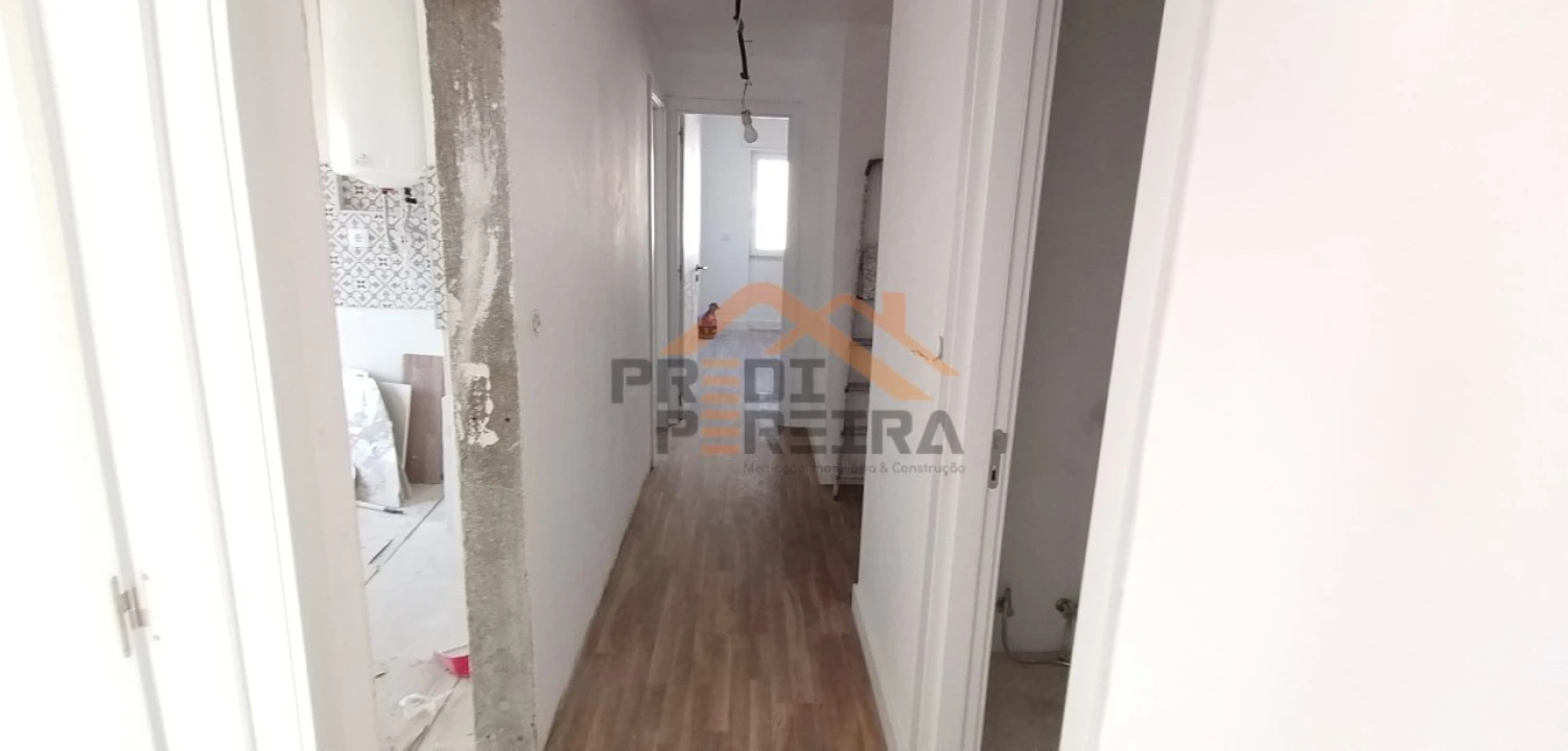 Apartamento T3 para Venda em Santo António dos Cavaleiros e Frielas Foto 18
