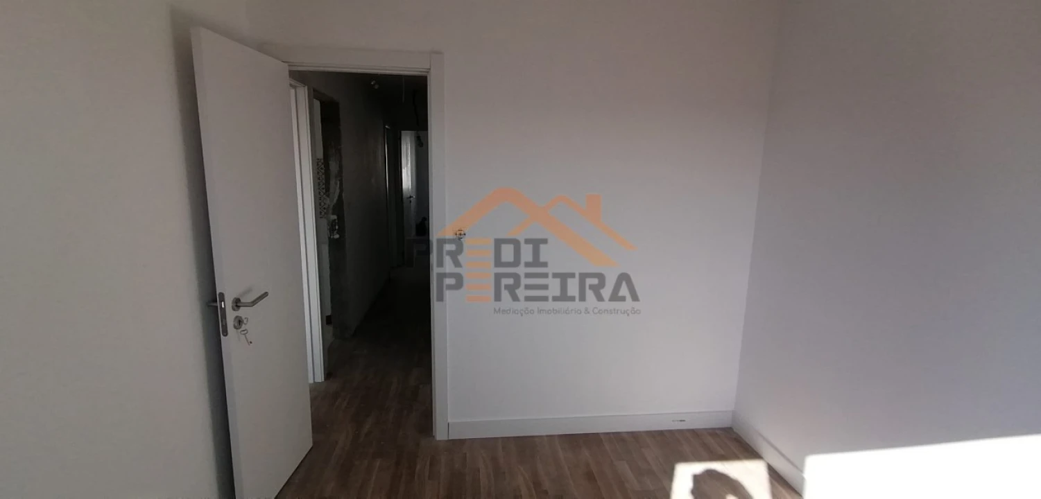 Apartamento T3 para Venda em Santo António dos Cavaleiros e Frielas Foto 19
