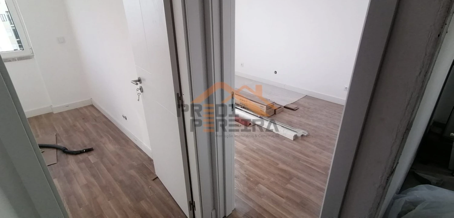 Apartamento T3 para Venda em Santo António dos Cavaleiros e Frielas Foto 20