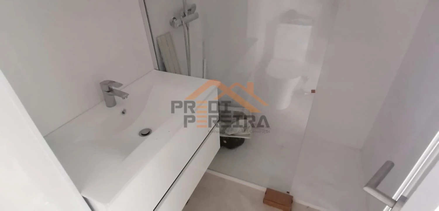 Apartamento T3 para Venda em Santo António dos Cavaleiros e Frielas Foto 21