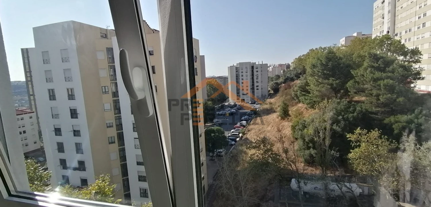 Apartamento T3 para Venda em Santo António dos Cavaleiros e Frielas Foto 2