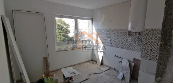 Apartamento T3 para Venda em Santo António dos Cavaleiros e Frielas