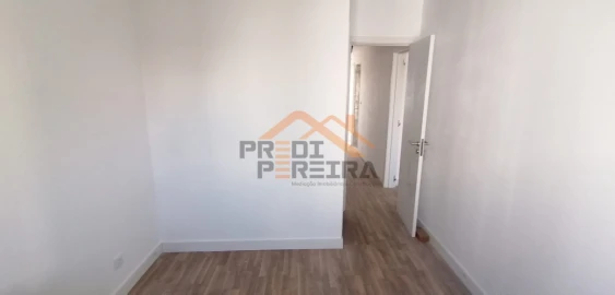 Apartamento T3 para Venda em Santo António dos Cavaleiros e Frielas