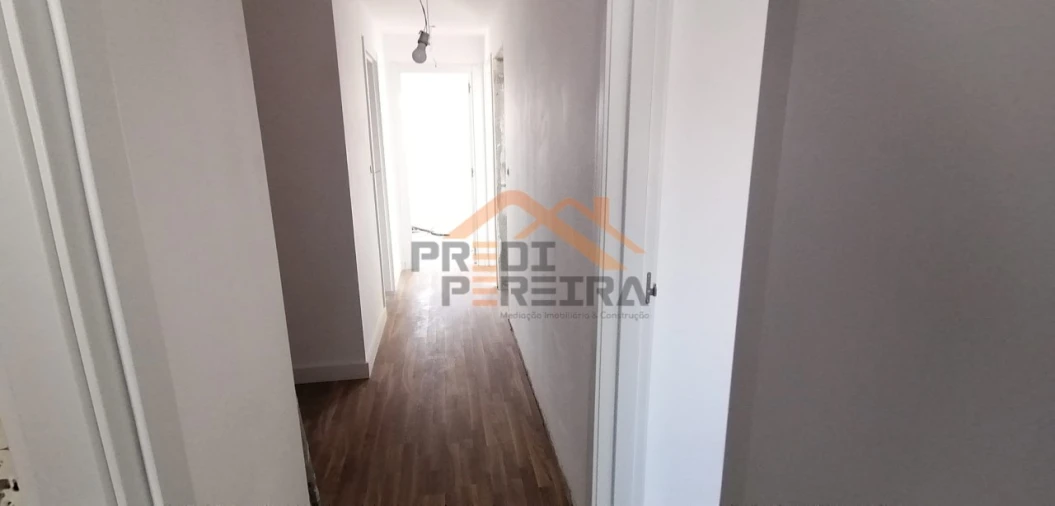Apartamento T3 para Venda em Santo António dos Cavaleiros e Frielas Foto 9