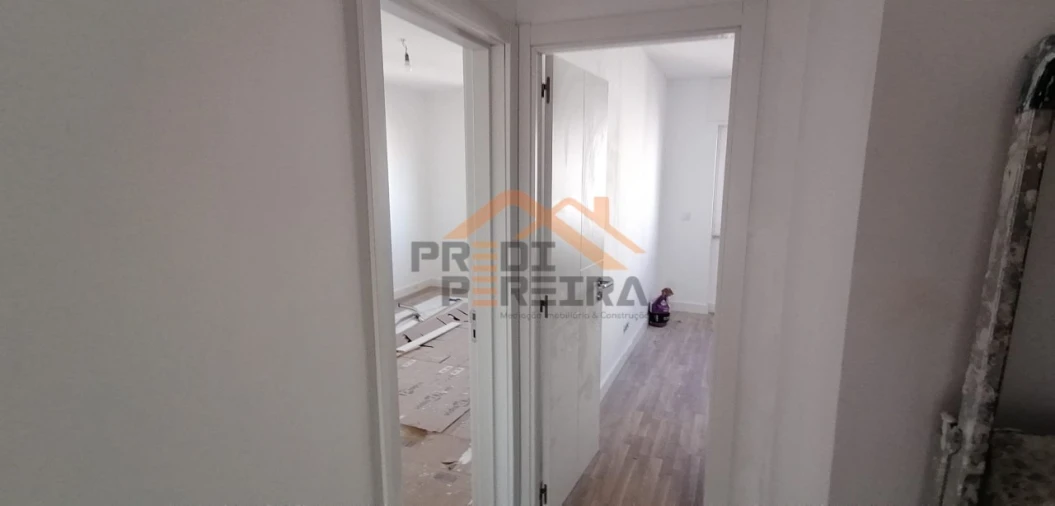 Apartamento T3 para Venda em Santo António dos Cavaleiros e Frielas Foto 11