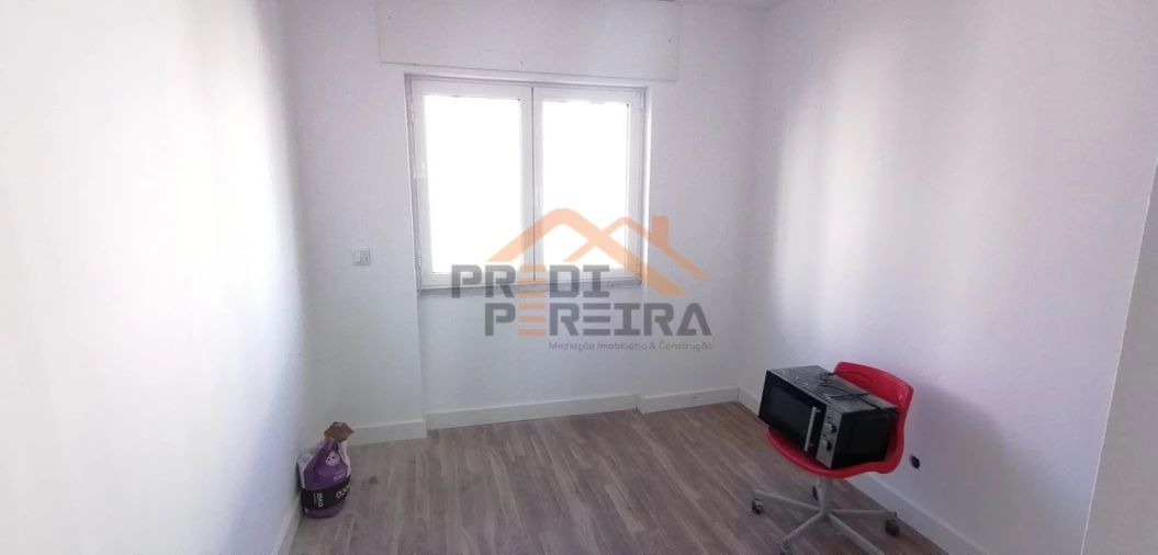 Apartamento T3 para Venda em Santo António dos Cavaleiros e Frielas Foto 12