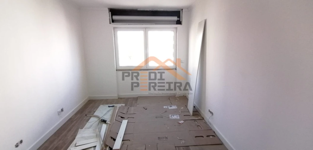 Apartamento T3 para Venda em Santo António dos Cavaleiros e Frielas Foto 13