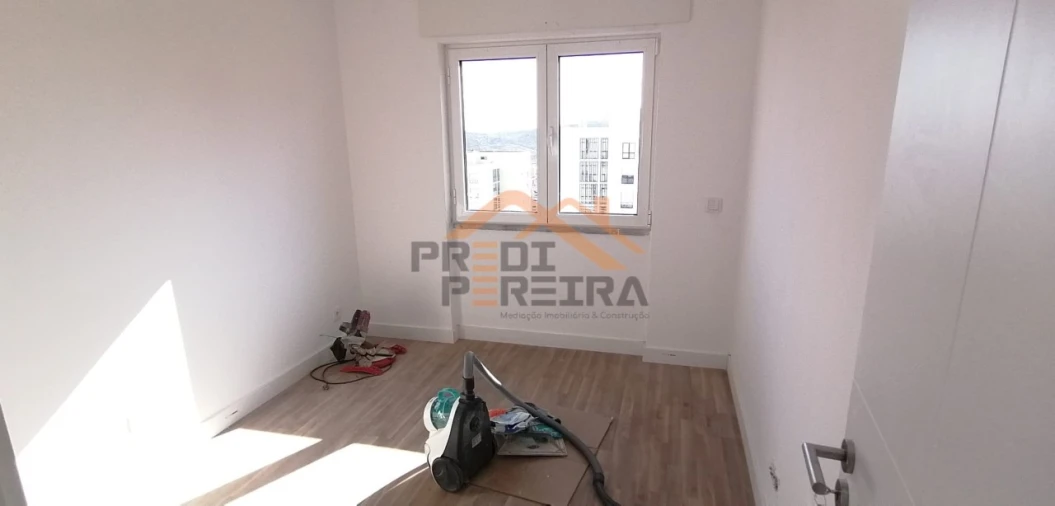 Apartamento T3 para Venda em Santo António dos Cavaleiros e Frielas Foto 15
