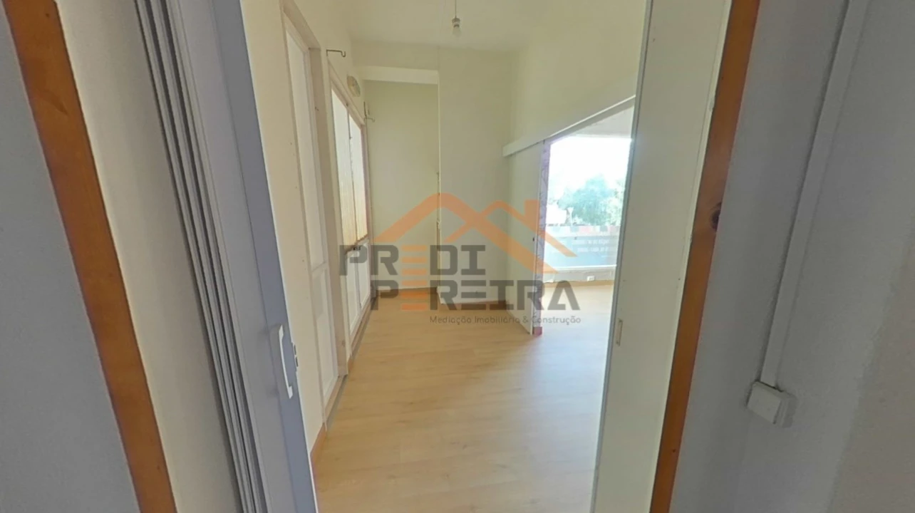 Loja para Venda em Santo António dos Cavaleiros e Frielas Foto 20