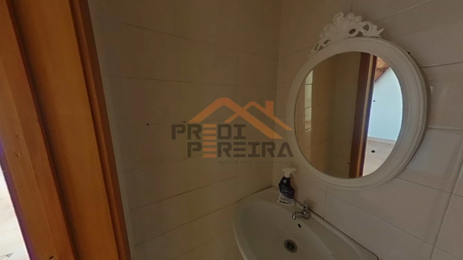 Loja para Venda em Santo António dos Cavaleiros e Frielas Foto 9