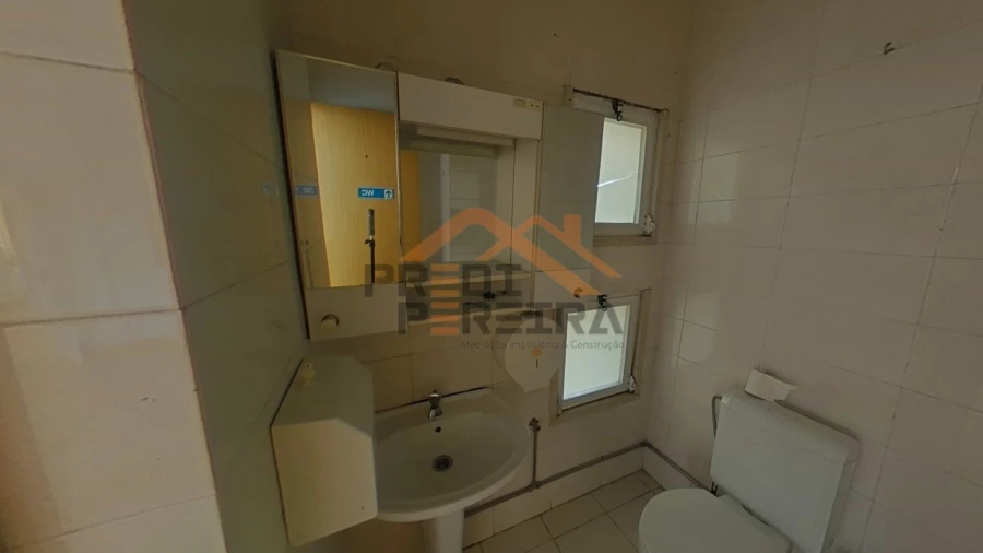 Loja para Venda em Santo António dos Cavaleiros e Frielas Foto 10