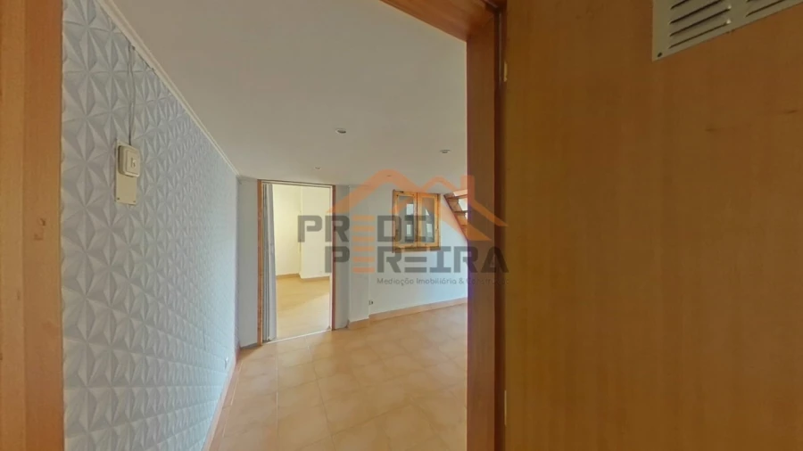 Loja para Venda em Santo António dos Cavaleiros e Frielas Foto 14