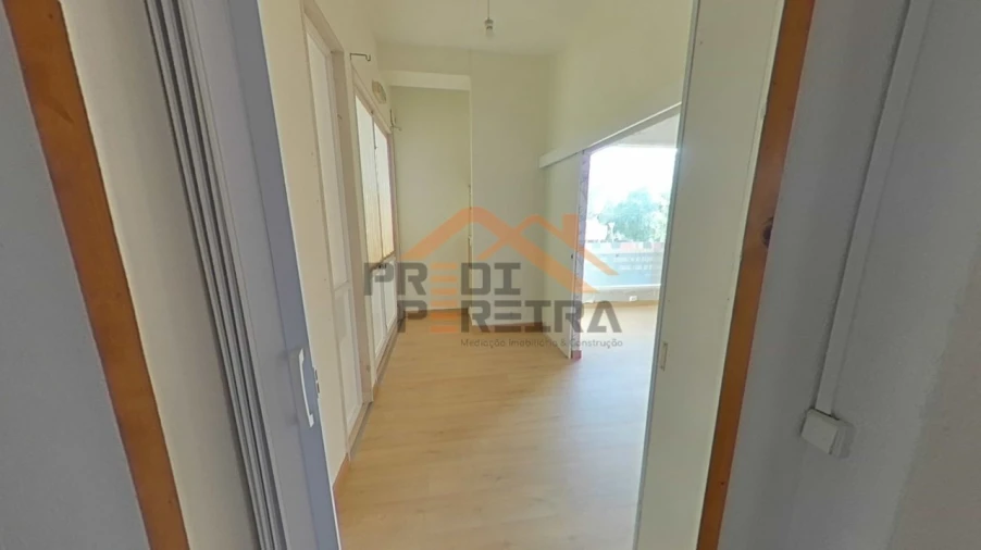 Loja para Venda em Santo António dos Cavaleiros e Frielas Foto 20