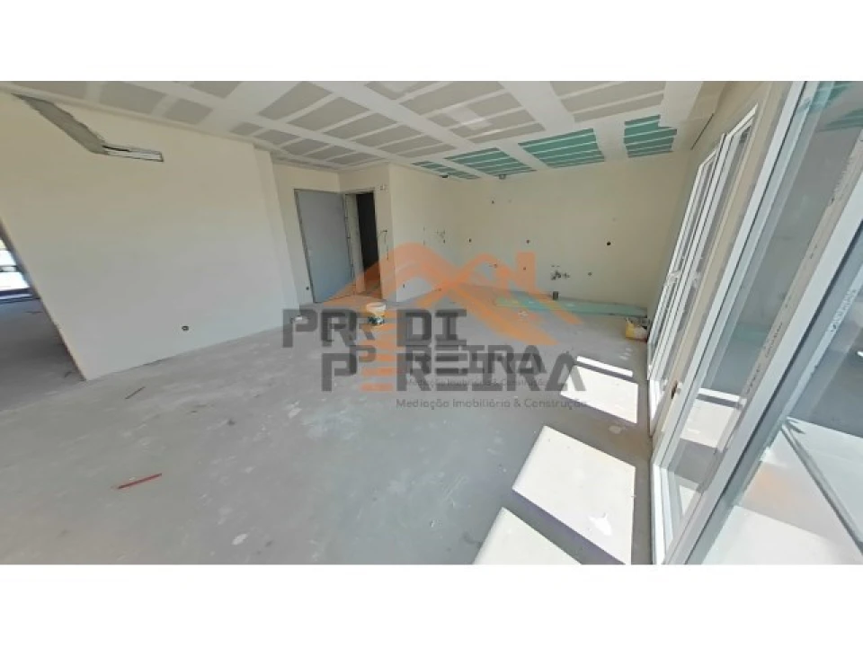 Apartamento T3 para Venda em Santo António dos Cavaleiros e Frielas Foto 2