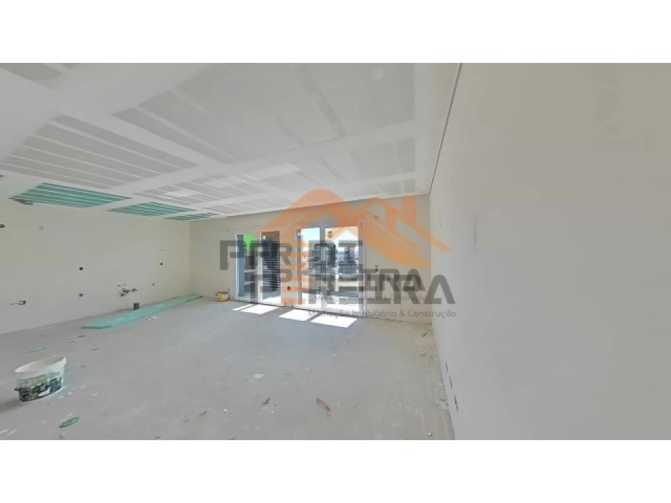 Apartamento T3 para Venda em Santo António dos Cavaleiros e Frielas Foto 1