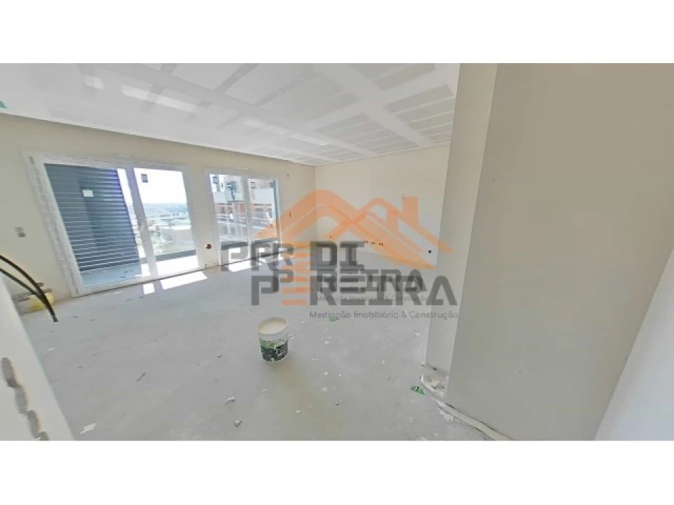 Apartamento T3 para Venda em Santo António dos Cavaleiros e Frielas Foto 3