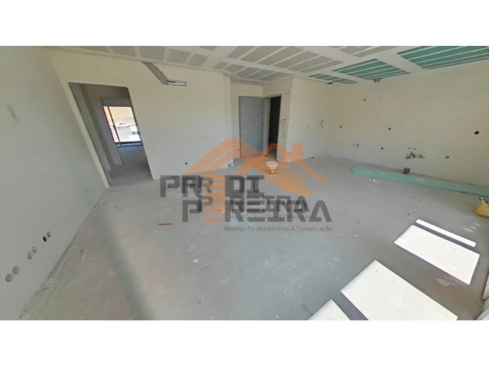 Apartamento T3 para Venda em Santo António dos Cavaleiros e Frielas Foto 5