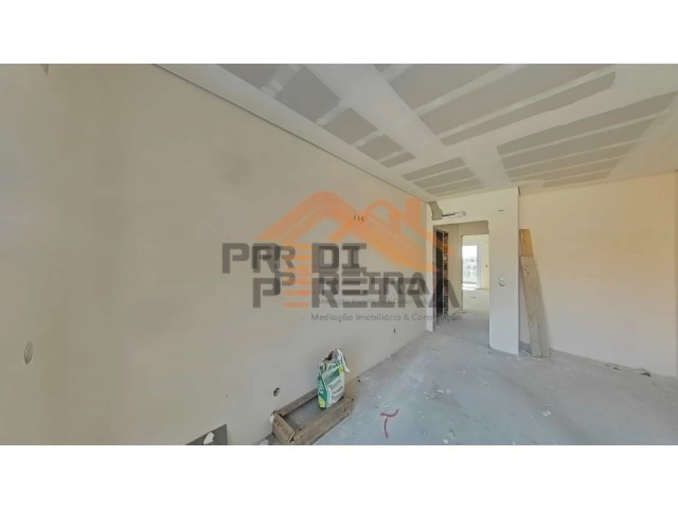 Apartamento T3 para Venda em Santo António dos Cavaleiros e Frielas Foto 10