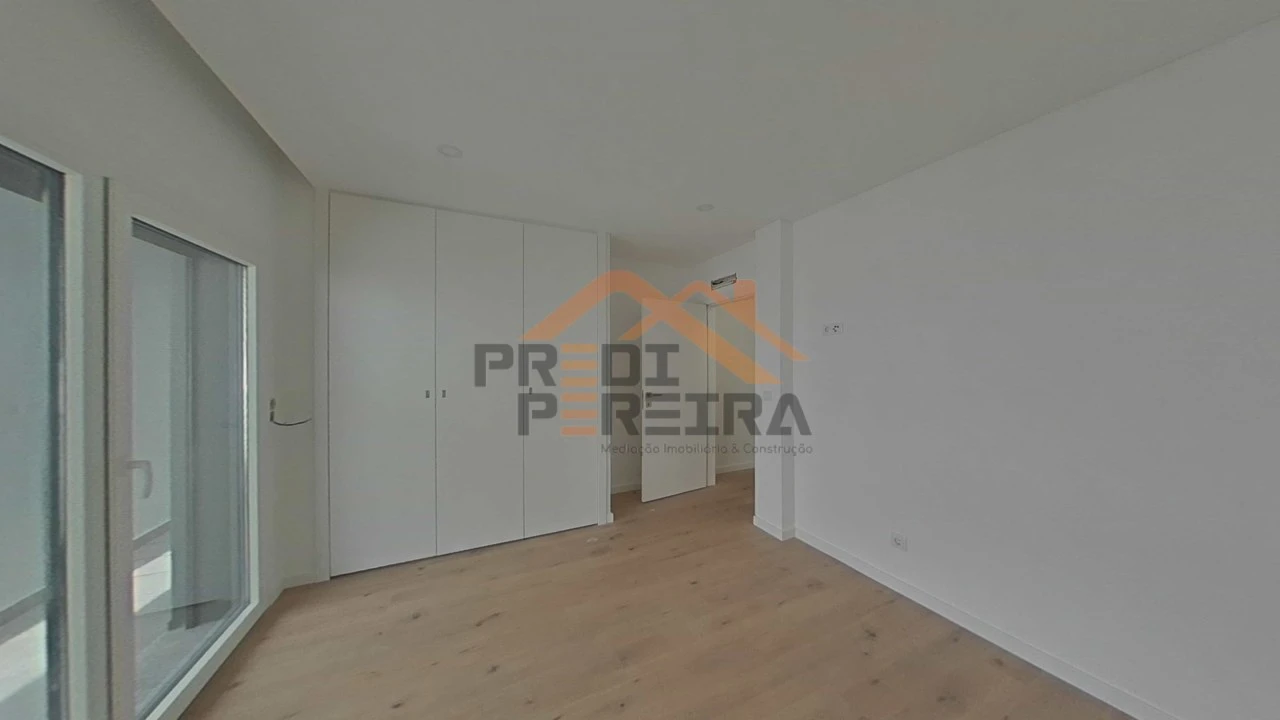 Apartamento T3 para Venda em Santo António dos Cavaleiros e Frielas Foto 21