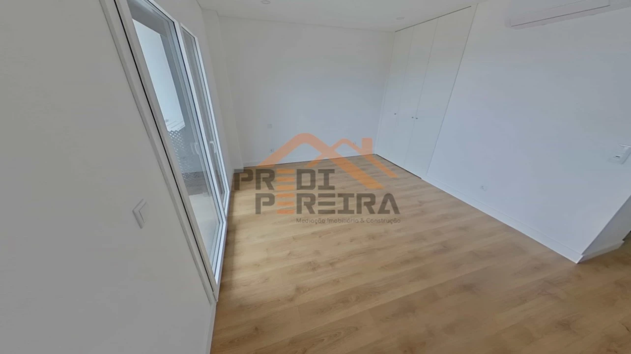 Apartamento T3 para Venda em Santo António dos Cavaleiros e Frielas Foto 18