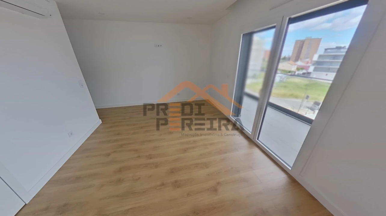 Apartamento T3 para Venda em Santo António dos Cavaleiros e Frielas Foto 19