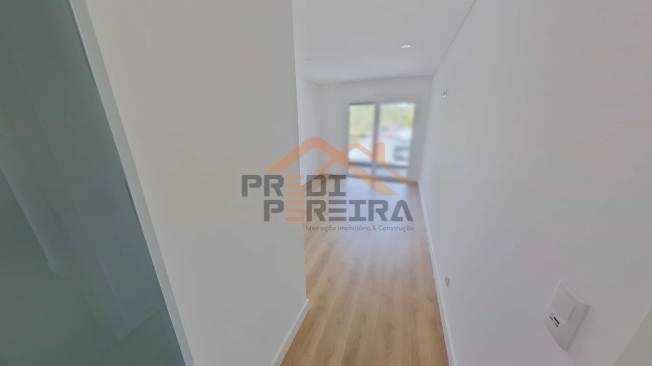 Apartamento T3 para Venda em Santo António dos Cavaleiros e Frielas Foto 21