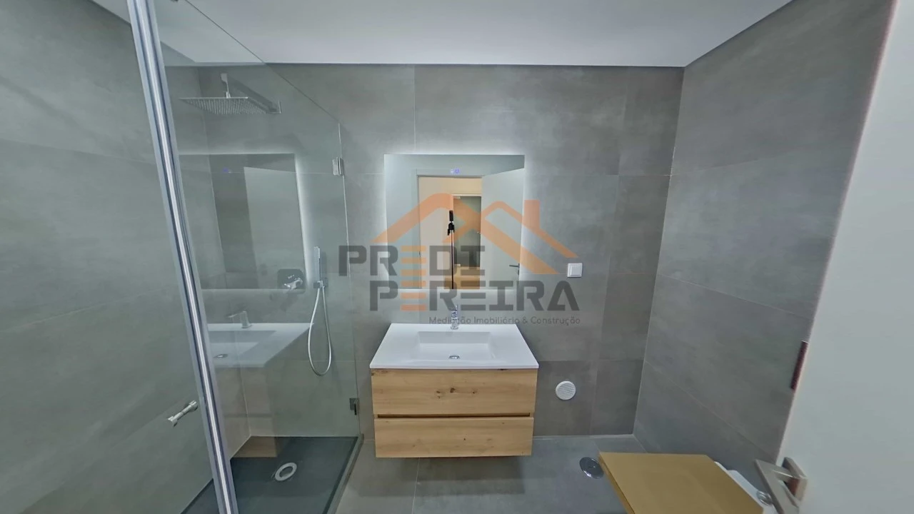 Apartamento T3 para Venda em Santo António dos Cavaleiros e Frielas Foto 26