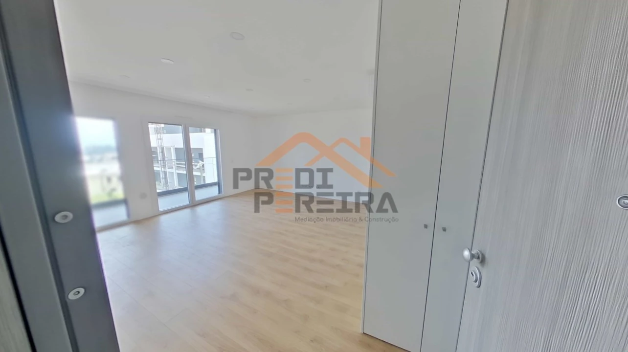 Apartamento T3 para Venda em Santo António dos Cavaleiros e Frielas Foto 28