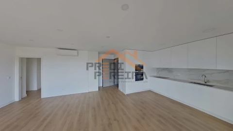Apartamento T3 para Venda em Santo António dos Cavaleiros e Frielas
