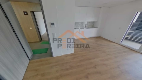 Apartamento T3 para Venda em Santo António dos Cavaleiros e Frielas