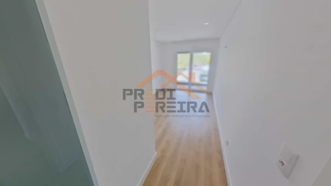 Apartamento T3 para Venda em Santo António dos Cavaleiros e Frielas