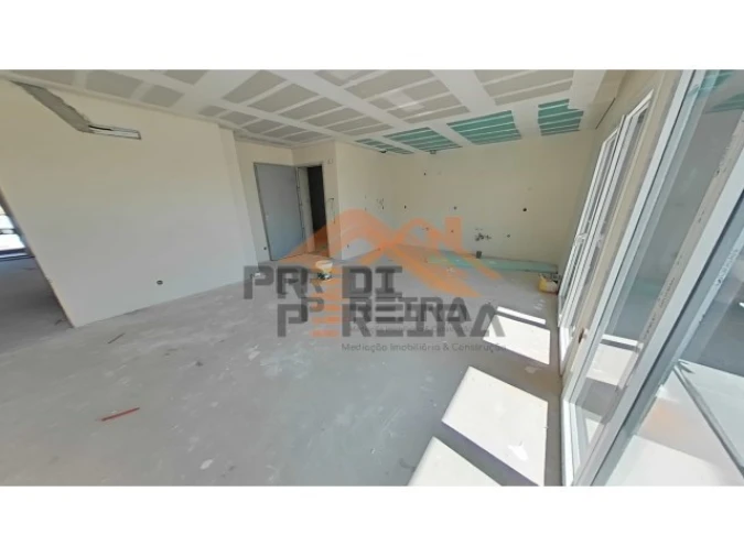 Apartamento T3 para Venda em Santo António dos Cavaleiros e Frielas Foto 2