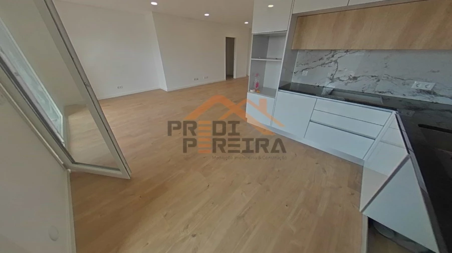 Apartamento T3 para Venda em Santo António dos Cavaleiros e Frielas Foto 18
