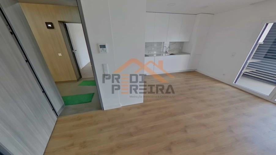 Apartamento T3 para Venda em Santo António dos Cavaleiros e Frielas Foto 3