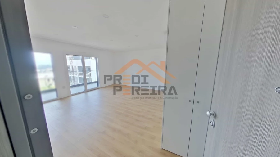 Apartamento T3 para Venda em Santo António dos Cavaleiros e Frielas Foto 28