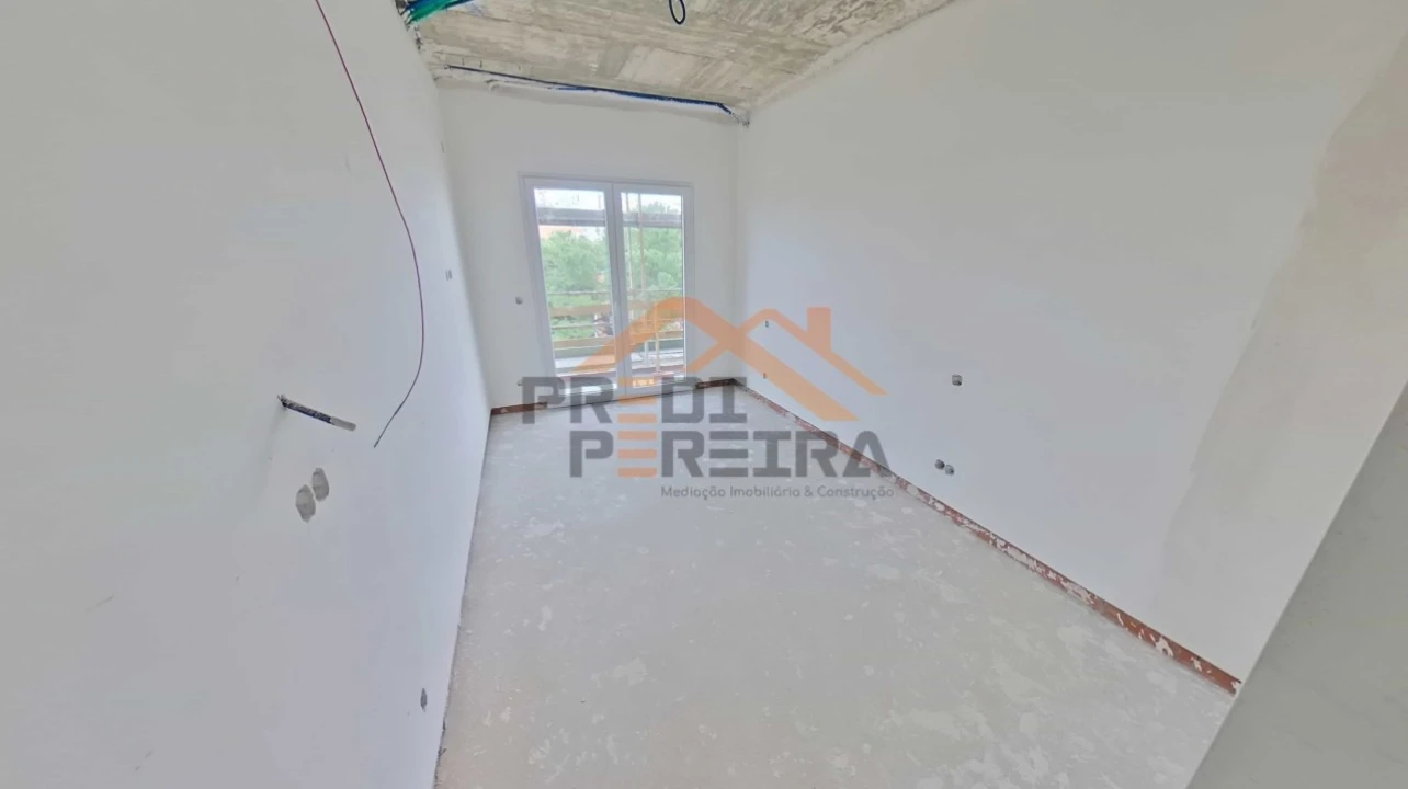 Apartamento T3 para Venda em Pontinha e Famões Foto 11