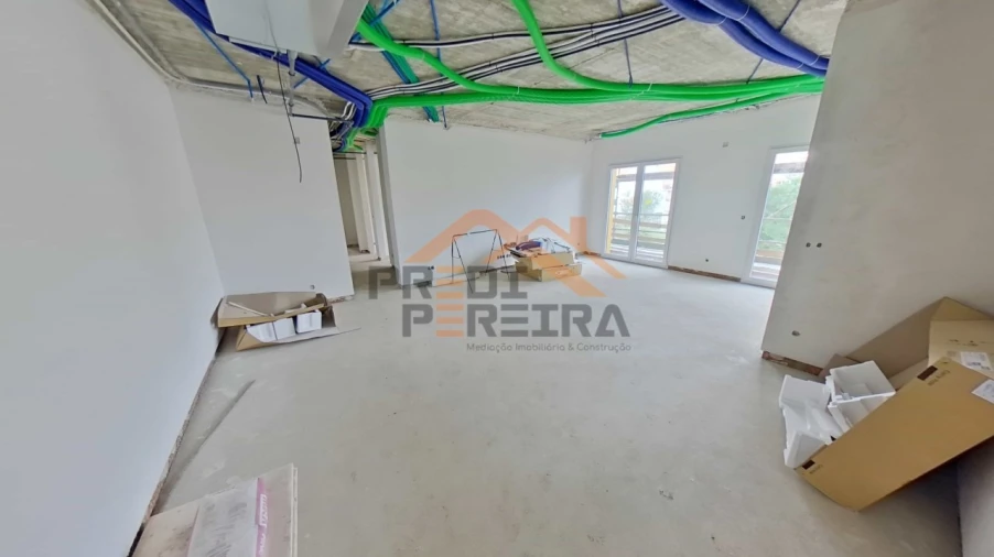 Apartamento T3 para Venda em Pontinha e Famões Foto 3