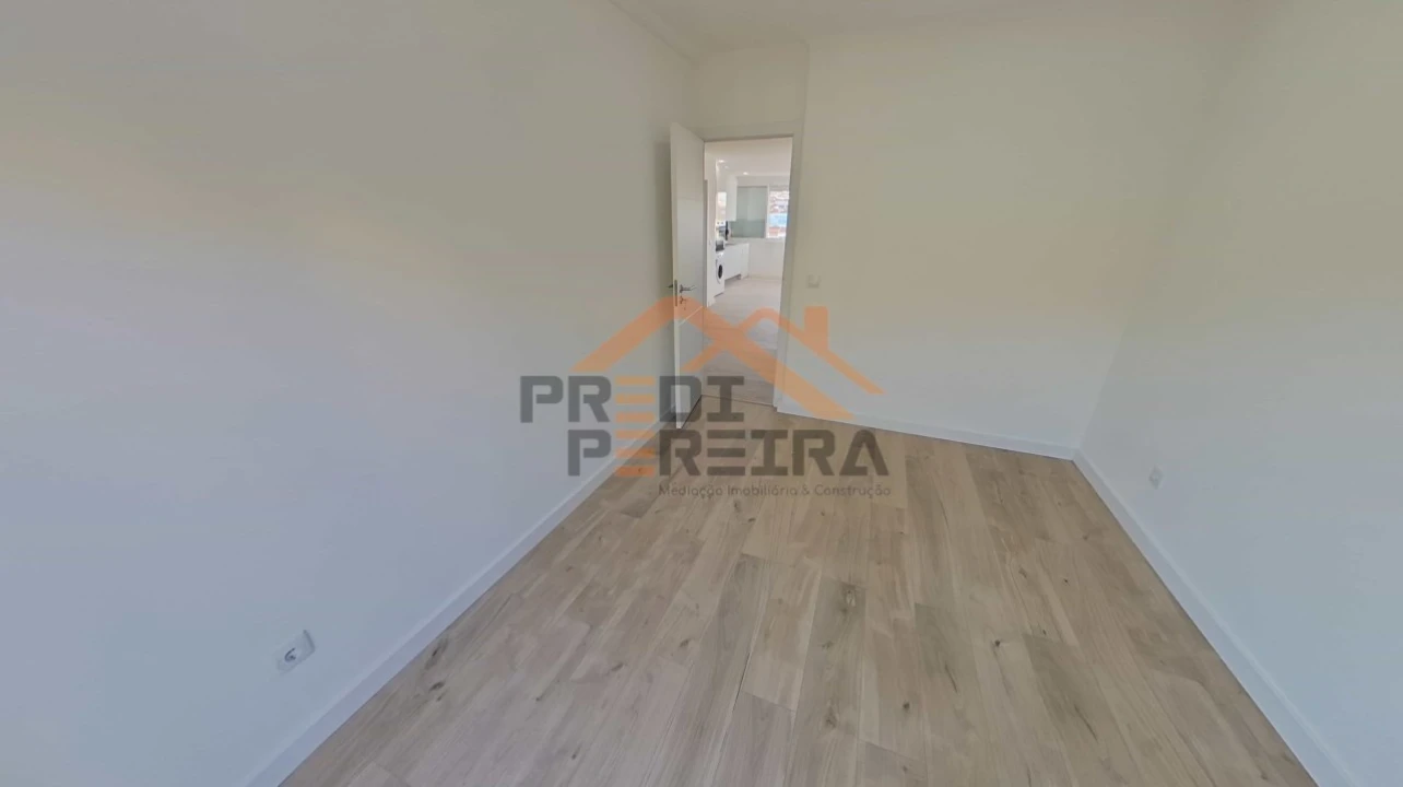 Apartamento T4 para Venda em Águas Livres Foto 13