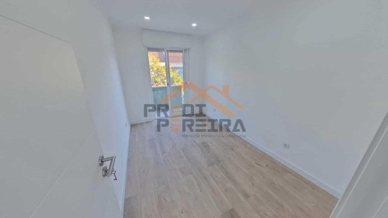 Apartamento T4 para Venda em Águas Livres Foto 11