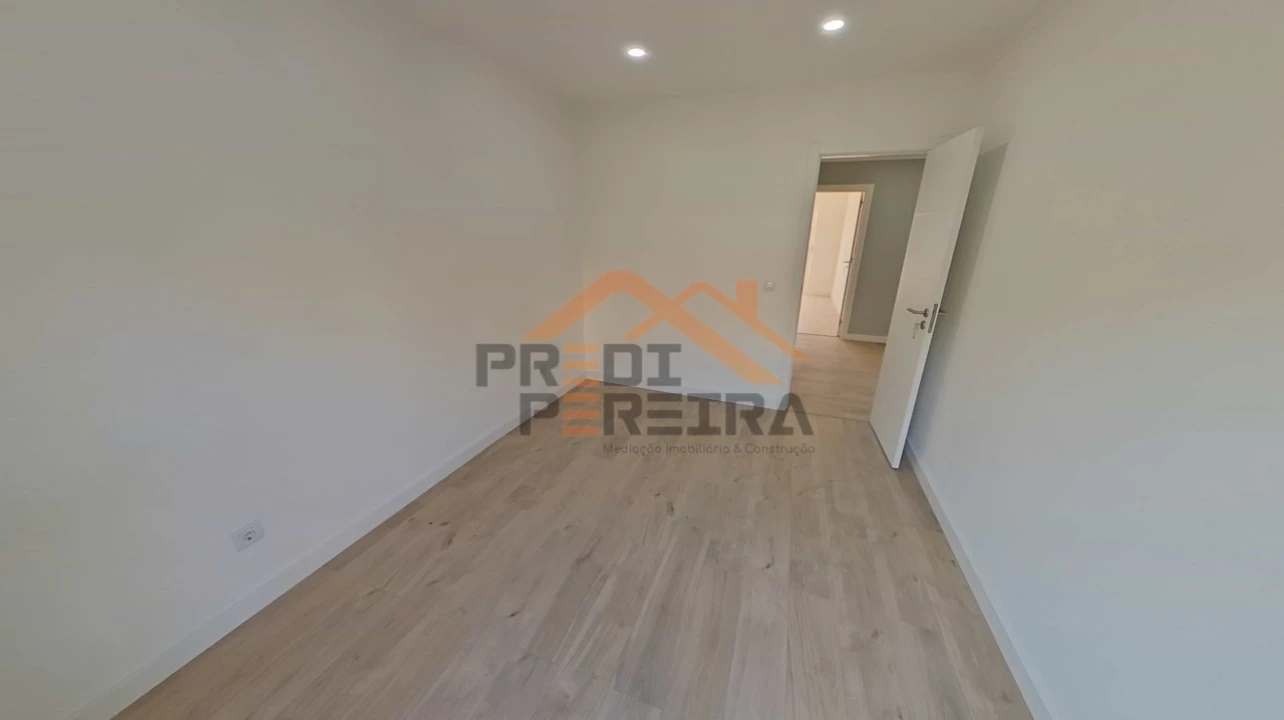 Apartamento T4 para Venda em Águas Livres Foto 21